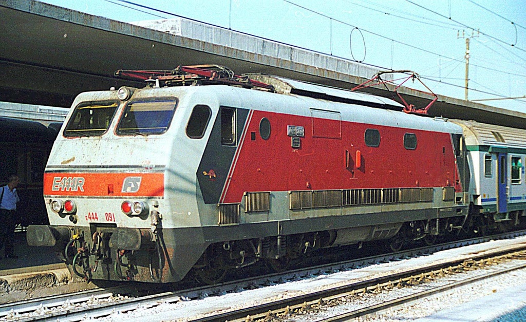 E444